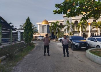 Polsek Gedong Tataan Amankan Sholat Idul Adha, Pastikan Jamaah Tenang dan Lalu Lintas Lancar