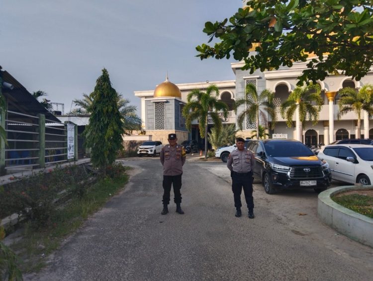 Polsek Gedong Tataan Amankan Sholat Idul Adha, Pastikan Jamaah Tenang dan Lalu Lintas Lancar
