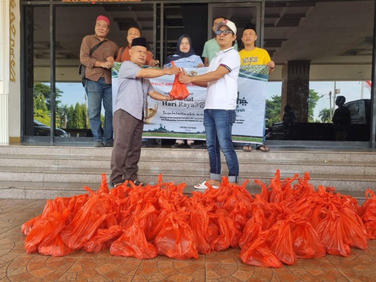 IJP Lampung Salurkan 150 Paket Qurban dari Gubernur untuk Jurnalis dan Warga Sekitar
