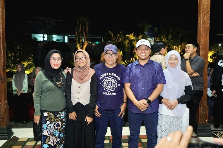 Duel Puisi Kebangsaan: Bupati Pringsewu dan Paus Sastra Lampung Satu Panggung