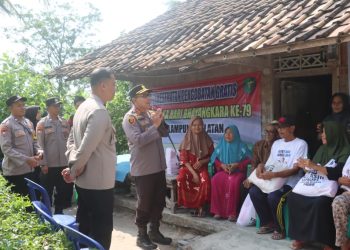 Hangat dan Peduli, Kapolres Lampung Selatan Sambangi Dusun Terpencil Bawa Bingkisan dan Layanan Kesehatan untuk Lansia