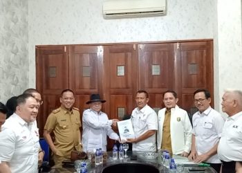 Faishol Djausal Kukuhkan Langkah, Serahkan Berkas Lengkap Calon Ketua KONI Lampung