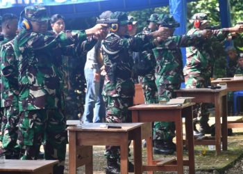 Asah Naluri Tempur, Prajurit Lanal Lampung Gelar Latihan Menembak di Padang Cermin