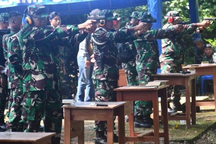 Asah Naluri Tempur, Prajurit Lanal Lampung Gelar Latihan Menembak di Padang Cermin