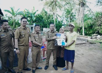 Bupati Pringsewu Turun Langsung Salurkan Bantuan untuk Korban Bencana