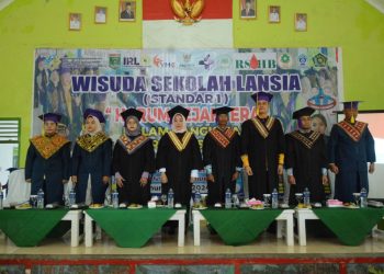 36 Lansia Diwisuda dari Sekolah Harum Sejahtra, Bukti Semangat Belajar Tak Mengenal Usia