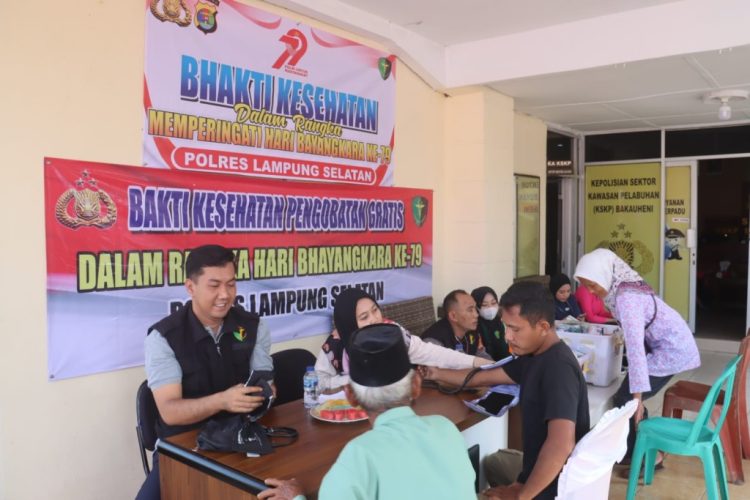 100 Anak Dikhitan, Bhayangkara ke-79 Dimeriahkan Aksi Sosial Polri di Bakauheni