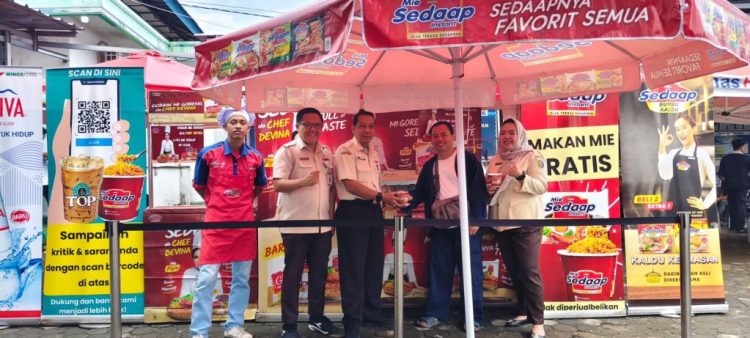 Samsat Rajabasa Beri Mie Instan untuk Wajib Pajak: Pelayanan Publik Kini Lebih Humanis