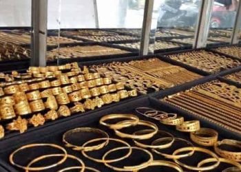 Harga Emas Anjlok di Awal Pekan, Investor Diimbau Lebih Waspada Hadapi Volatilitas Pasar