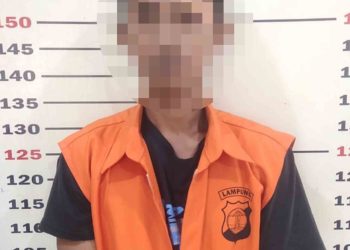 Tekab 308 Polsek Kalianda Tangkap Karyawan Gelapkan Pakan Udang di Hatchery Way Muli