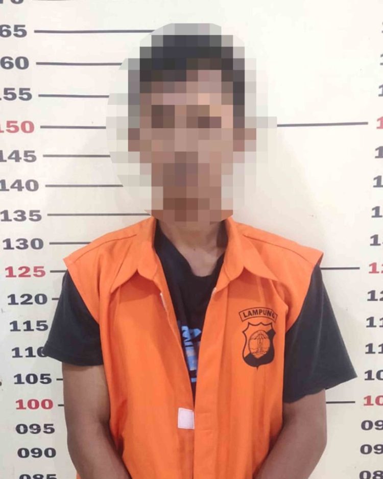 Tekab 308 Polsek Kalianda Tangkap Karyawan Gelapkan Pakan Udang di Hatchery Way Muli