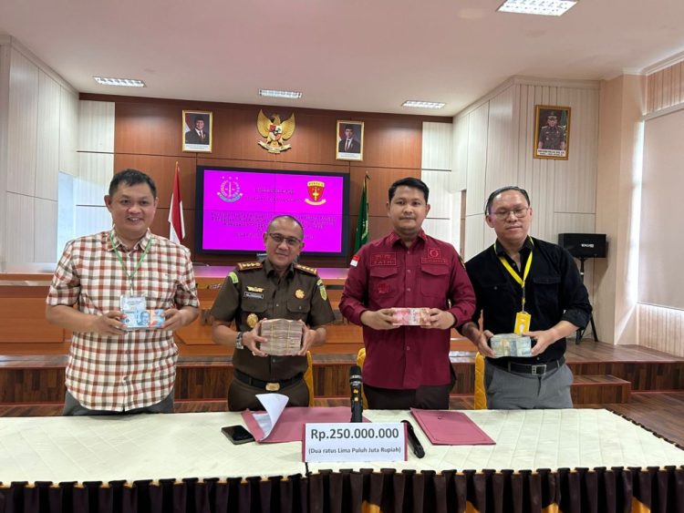 Kasus Korupsi CT Scan RSUD Batin Mangunang, Tersangka Taufik Serahkan Uang Titipan Rp250 Juta ke Kejari Tanggamus