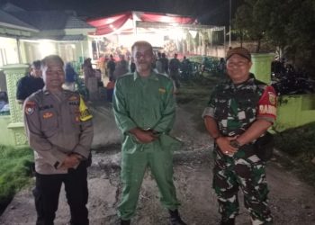 Amankan Tradisi Suroan, Polsubsektor Negeri Katon Jaga Kamtibmas Saat Pertunjukan Wayang Kulit di Pesawaran