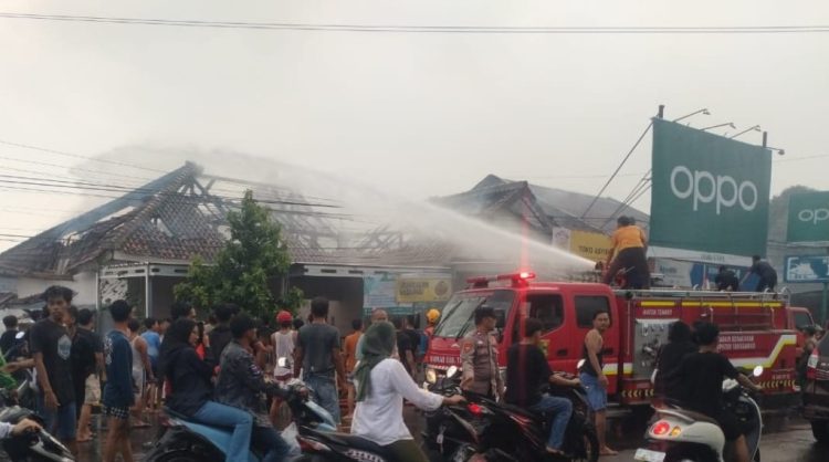 Ruko Terbakar di Jalur Dua Kota Agung, Kerugian Capai Rp250 Juta