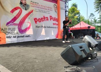 Andria C. Tamsin Menggetarkan TIM: Ketika Puisi Menemukan Wujudnya di Suara Perempuan Minang