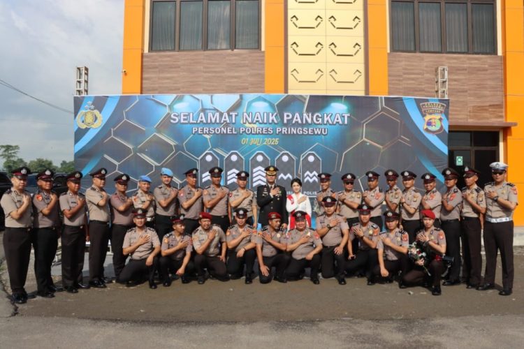 Kado Hari Bhayangkara ke-79: 42 Personel Polres Pringsewu Naik Pangkat, Haru dan Bangga Warnai Upacara