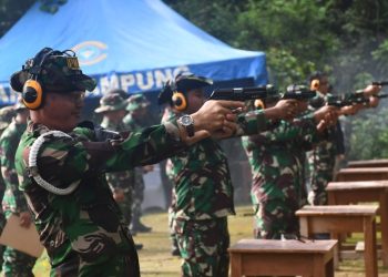 Tingkatkan Profesionalisme, Lanal Lampung Gelar Latihan Menembak di Piabung