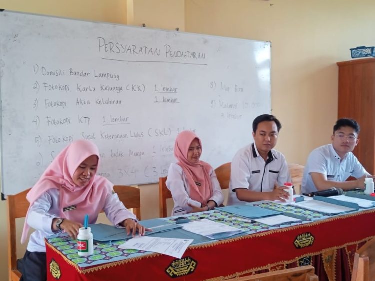 Orang Tua Serbu SMA Siger 3, Sekolah Swasta Mulai Ditinggalkan?