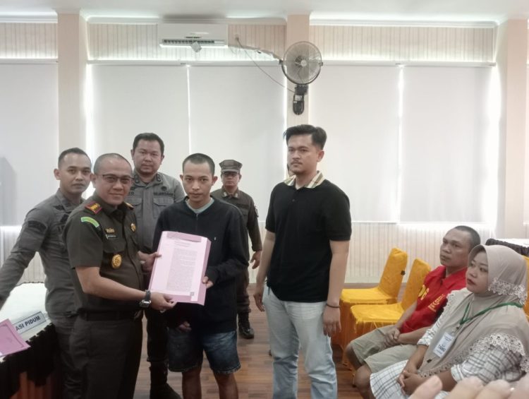 Kejari Tanggamus Lepas 4 Tersangka Narkotika untuk Rehabilitasi: Mendorong Keadilan yang Menyembuhkan
