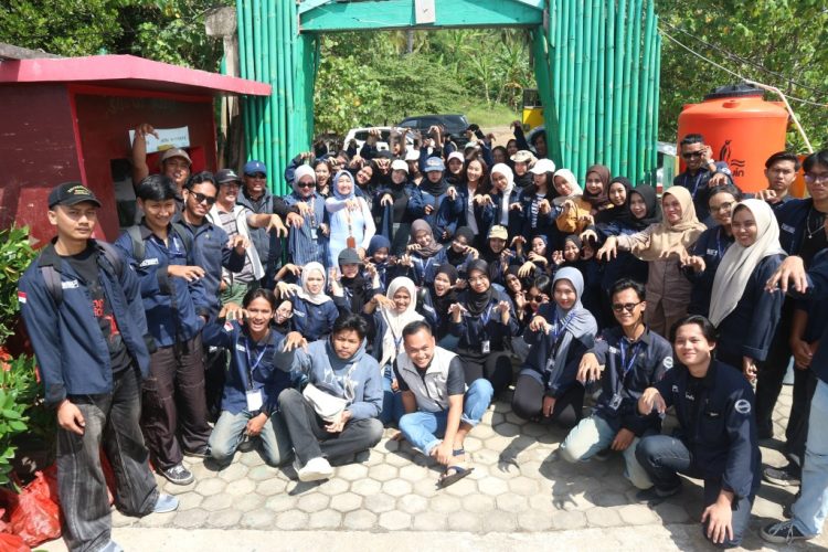 Sinergi Mahasiswa UBL & Pemda Pesawaran: Aksi Tanam Mangrove Demi Ekosistem Pesisir Berkelanjutan