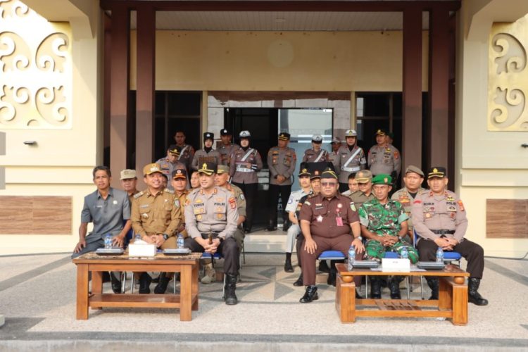 Kapolres Pringsewu Tegaskan Pentingnya Tertib Lalu Lintas dalam Apel Operasi Patuh Krakatau 2025