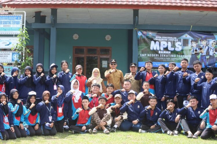 Sidak Hari Kedua Sekolah, Parosil Ajak Siswa Lampung Barat Mulai Tahun Ajaran Baru dengan Semangat Juara