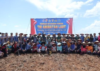 Kapolres Lampung Utara Tanam Kedelai, Dukung Ketahanan Pangan dan Gizi Masyarakat