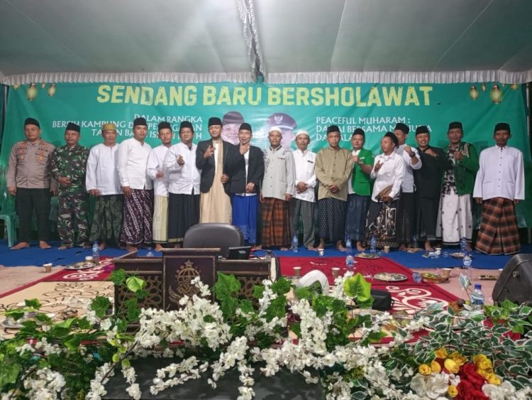 Ribuan Warga Padati Lapangan Merdeka Sendangbaru dalam Puncak 1 Suro dan Sholawat Akbar