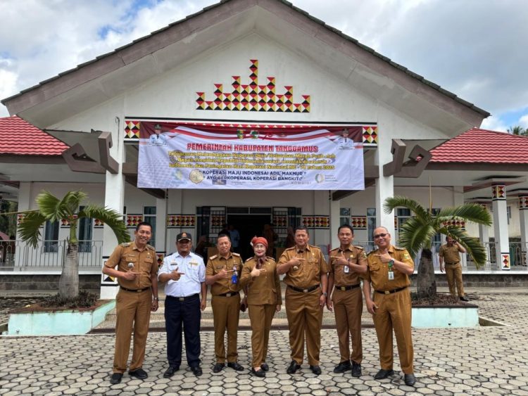 Pemkab Tanggamus Serahkan AHU kepada 20 Koperasi Desa, Dorong Koperasi Legal dan Mandiri di Tingkat Akar Rumput