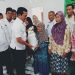 Stabilisasi Pangan Jadi Kunci Redam Inflasi, Bupati Pringsewu Serahkan Bantuan Beras untuk Warga