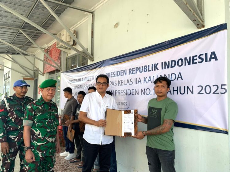 Merdeka Lewat Amnesti: 9 Narapidana Lapas Kalianda Kembali ke Pelukan Keluarga