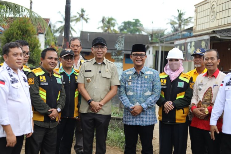 Bupati Ardito Dampingi Gubernur Lampung Tinjau Jalan Strategis Rukti Harjo – Raman Utara