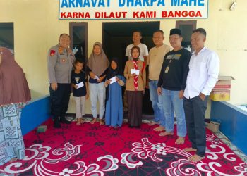 Sat Polairud Lampung Selatan Jalin Kedekatan dengan Warga Pesisir, Tali Asih untuk Lansia Jadi Simbol Kepedulian