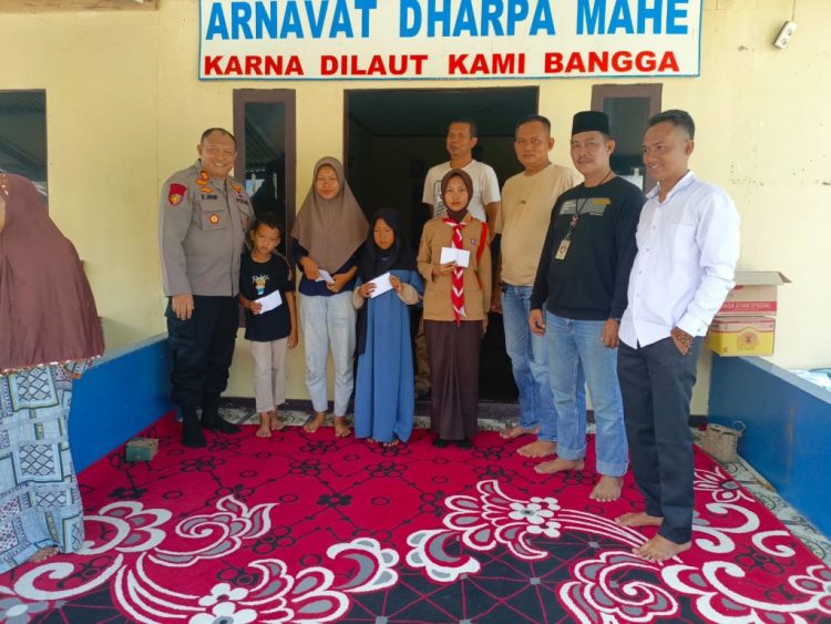 Sat Polairud Lampung Selatan Jalin Kedekatan dengan Warga Pesisir, Tali Asih untuk Lansia Jadi Simbol Kepedulian