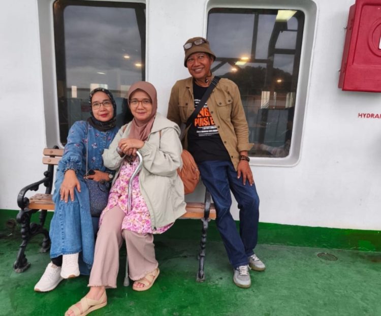 Lomba Baca Puisi Esai Di Nuwo Baca Dihadiri Juri Berkelas Nasional dan Lokal