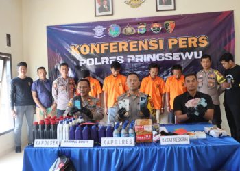 Polres Pringsewu Bekuk Empat Pelaku Pencurian Uang dan Ponsel di Pardasuka, Barang Bukti Puluhan Juta Diamankan