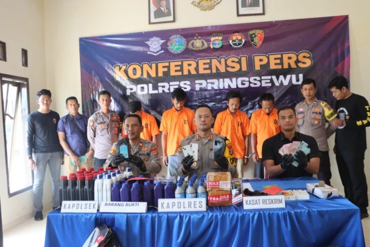 Polres Pringsewu Bekuk Empat Pelaku Pencurian Uang dan Ponsel di Pardasuka, Barang Bukti Puluhan Juta Diamankan