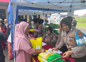 Polda Lampung Salurkan Puluhan Ton Beras Lewat Gerakan Pangan Murah untuk Masyarakat