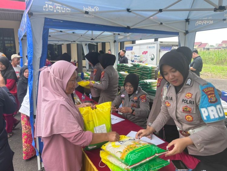 Polda Lampung Salurkan Puluhan Ton Beras Lewat Gerakan Pangan Murah untuk Masyarakat