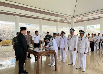 Enam Penjabat Kepala Desa di Pesawaran Dilantik, Dendi Ramadhona Tekankan Sinergi dan Pembangunan