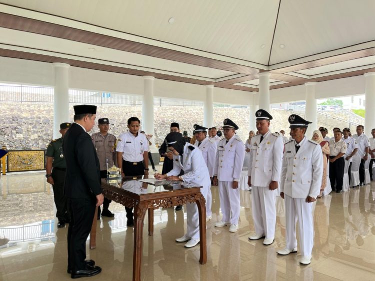 Enam Penjabat Kepala Desa di Pesawaran Dilantik, Dendi Ramadhona Tekankan Sinergi dan Pembangunan