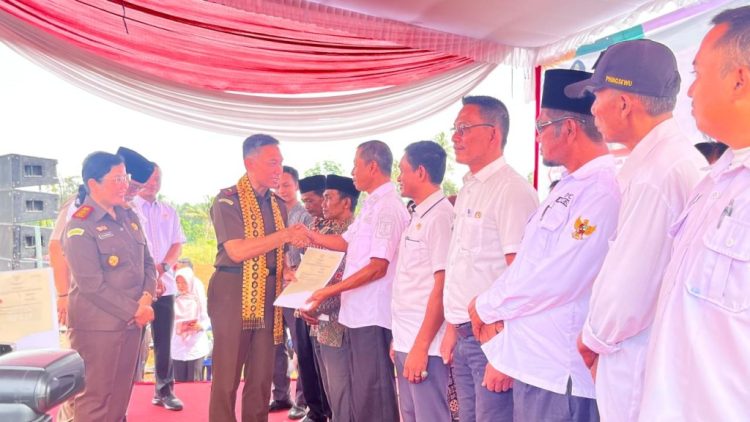 Sertipikasi Tanah Wakaf dan Aset Pekon Diperkuat Melalui Program Petani Mitra Adhyaksa di Pringsewu