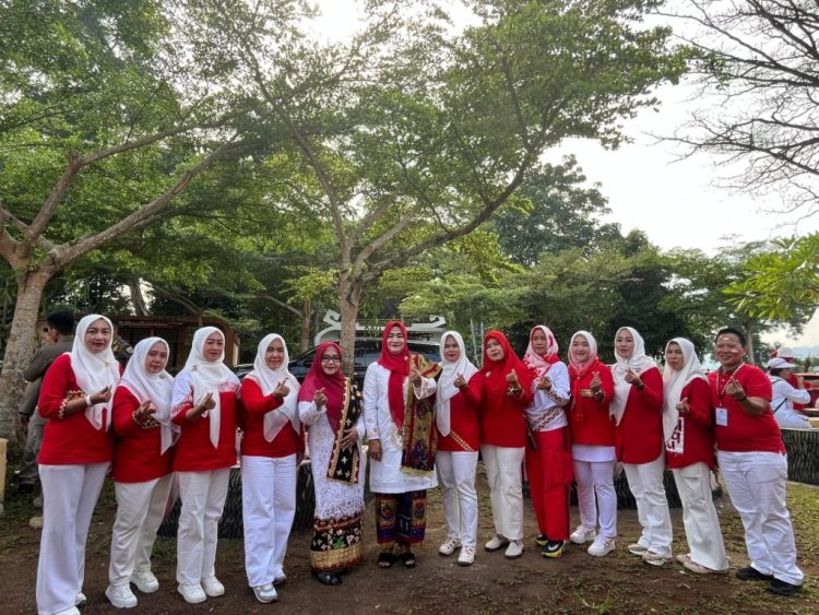 Ketua TP-PKK Tanggamus Buka Lomba Masak Nasi Goreng HUT RI ke-80 di Taman Wisata Way Lala’an