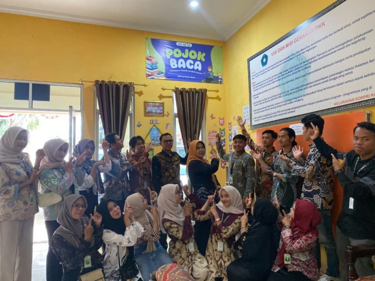 Tingkatkan Literasi, Mahasiswa KKN UIN Raden Intan Lampung Gagas Pojok Baca di Kelurahan Korpri Raya