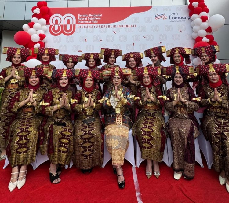 IKBL Kenalkan Budaya Lampung Lewat Siger Mighul pada Peringatan HUT RI ke-80