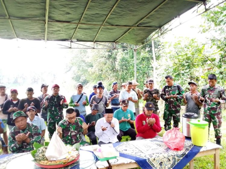 Karya Bakti TNI di Desa Trimulyo Tingkatkan Akses Jalan dan Fasilitas Olahraga