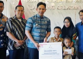 Raihan Diaz Rinawi Terima Beasiswa Penuh dan Dukungan Pendidikan dari Bupati Lampung Selatan