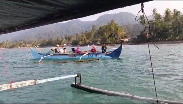 Polsek Pematang Sawa Selamatkan Perahu Mogok di Laut, Pasien Sakit Lanjut Usia Berhasil Dievakuasi