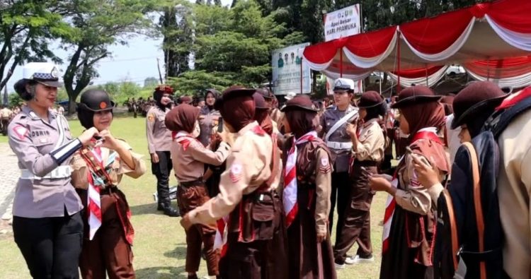 Polwan Polres Tanggamus Kampanyekan “Rise and Speak” untuk Lindungi Perempuan dan Anak di Apel HUT Pramuka ke-64