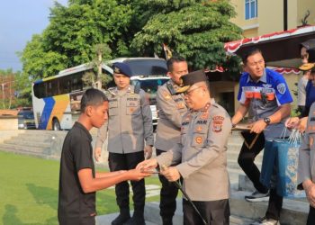 Kapolda Lampung Resmi Berangkatkan Bhayangkara Presisi Lampung Menuju Piala Soeratin Nasional 2025